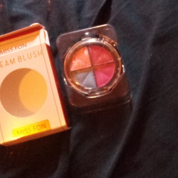 Miss Fon - Picture 1 of 3